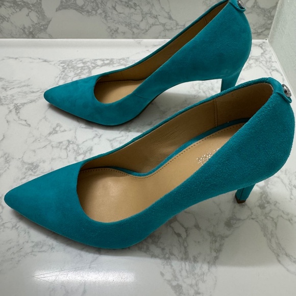 Michael Kors Women Dorothy Flex Suede Pointy Stiletto Dress Pump - Picture 3 of 5